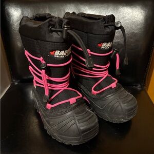 Baffin Young Snogoose youth winter boots in black and hyper berry Girls size 1